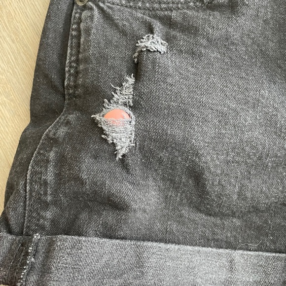 OLD NAVY - NWOT - Women’s Mid Rise Boyfriend Short, Black, Size 4 - Picture 8 of 9